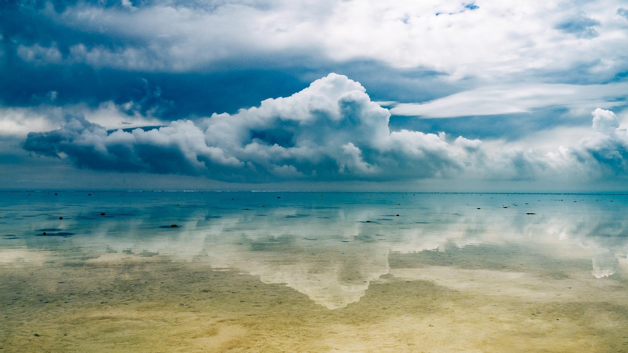 Image of clouds over ocean